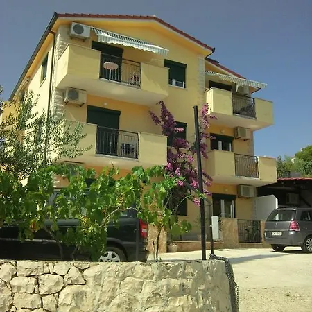 Mia Traù