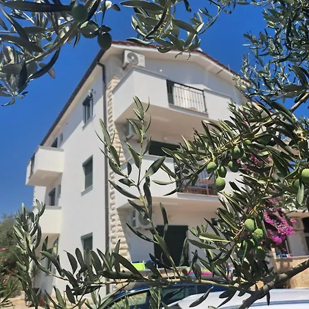 Mia Apartman